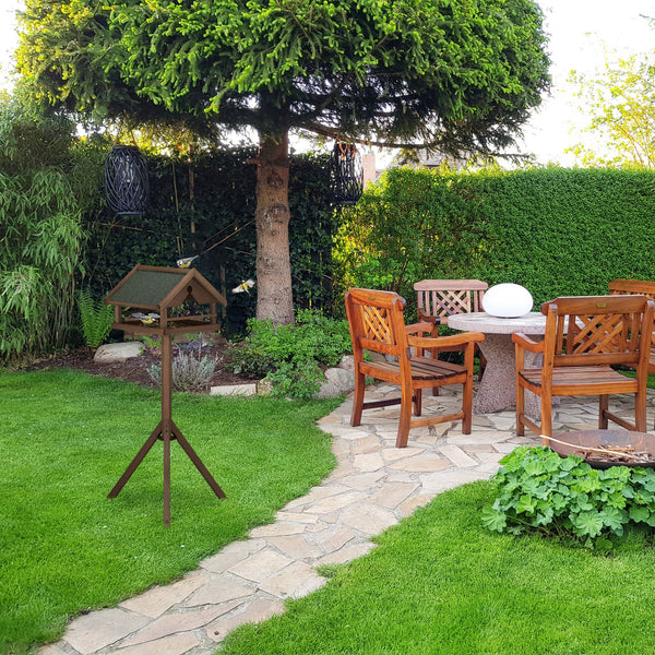 Mangeoire à oiseaux marron sur pied