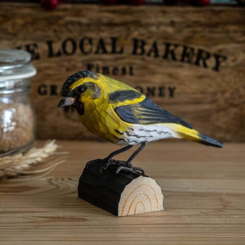 Vogelbeeldje Sijs – Handgesneden Houten Decoratievogel | DecoBird Wildlife Garden