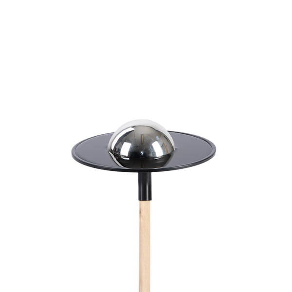 Bain d'oiseaux avec réservoir d'eau sur poteau