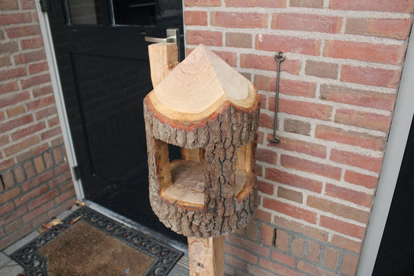 Voederhuis handgemaakt 120cm hoog