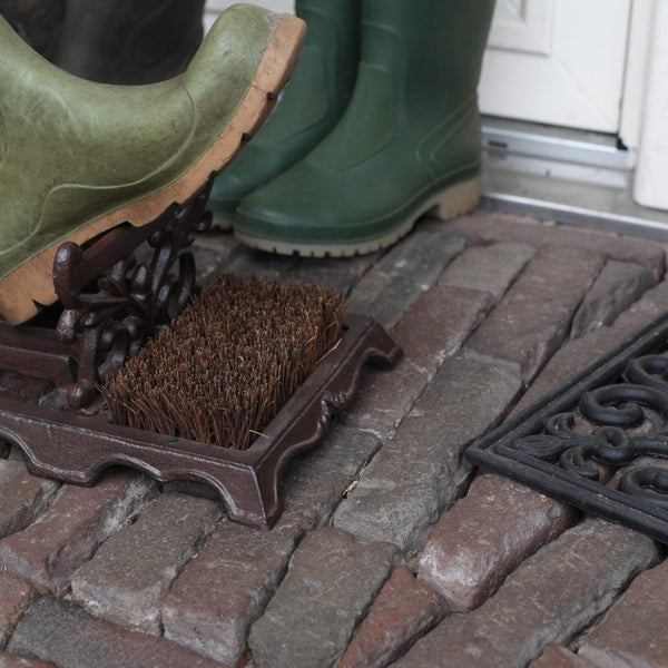 Balayeuse à pied avec grattoir à chaussures
