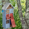 Hôtel à insectes bleu avec toit en métal