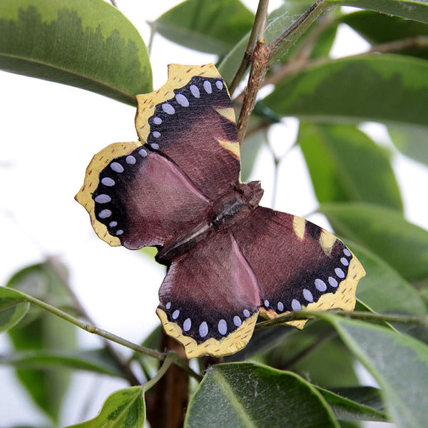 Decoratief Vlinderbeeldje Rouwmantel – Houten Tuindecoratie | Wildlife Garden