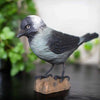 Houten Vogelbeeldje Kauw - Handgesneden Decoratief Vogeltje | DecoBird