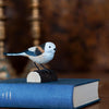 Vogelbeeldje Staartmees – Handgesneden Houten Decoratievogel | DecoBird Wildlife Garden