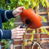 Balkon Voederschaal Balus (terracotta) – Compacte voederschaal met klem voor balkons