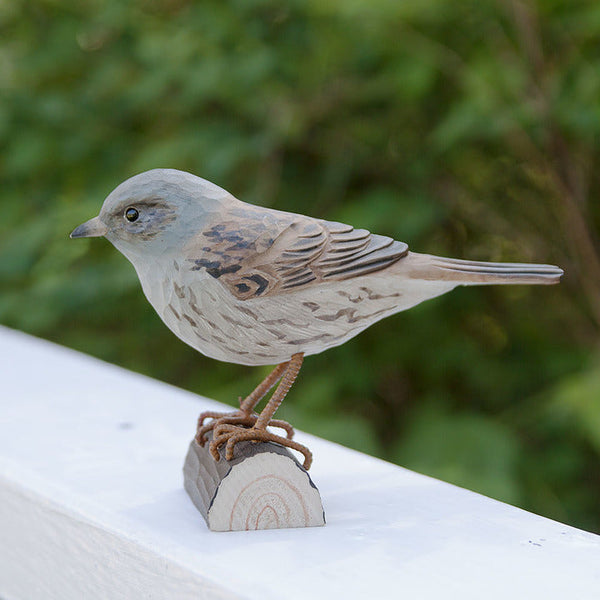 Houtgesneden Vogelbeeld Heggenmus – DecoBird | Wildlife Garden