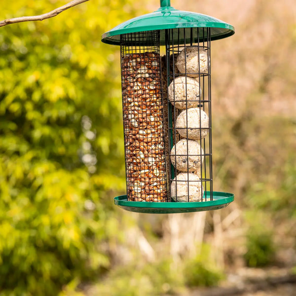 Drie vogelvoersilos in één XXL