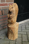 Sculpture en bois écureuil sur tronc